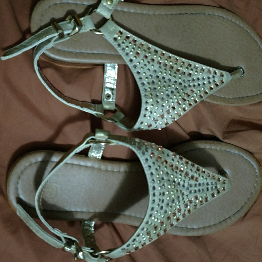 Gold sequence sandal