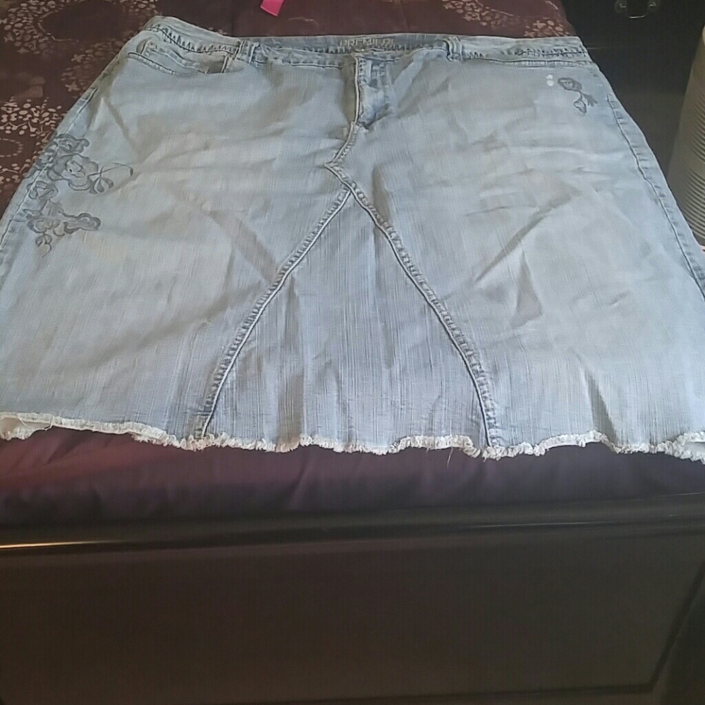 👗Distressed Jean Skirt w/Bling 24