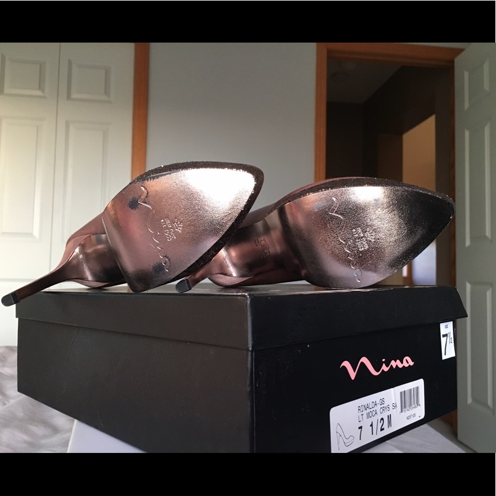 *NEW* Nina Rinalda Pumps - Picture 4 of 7