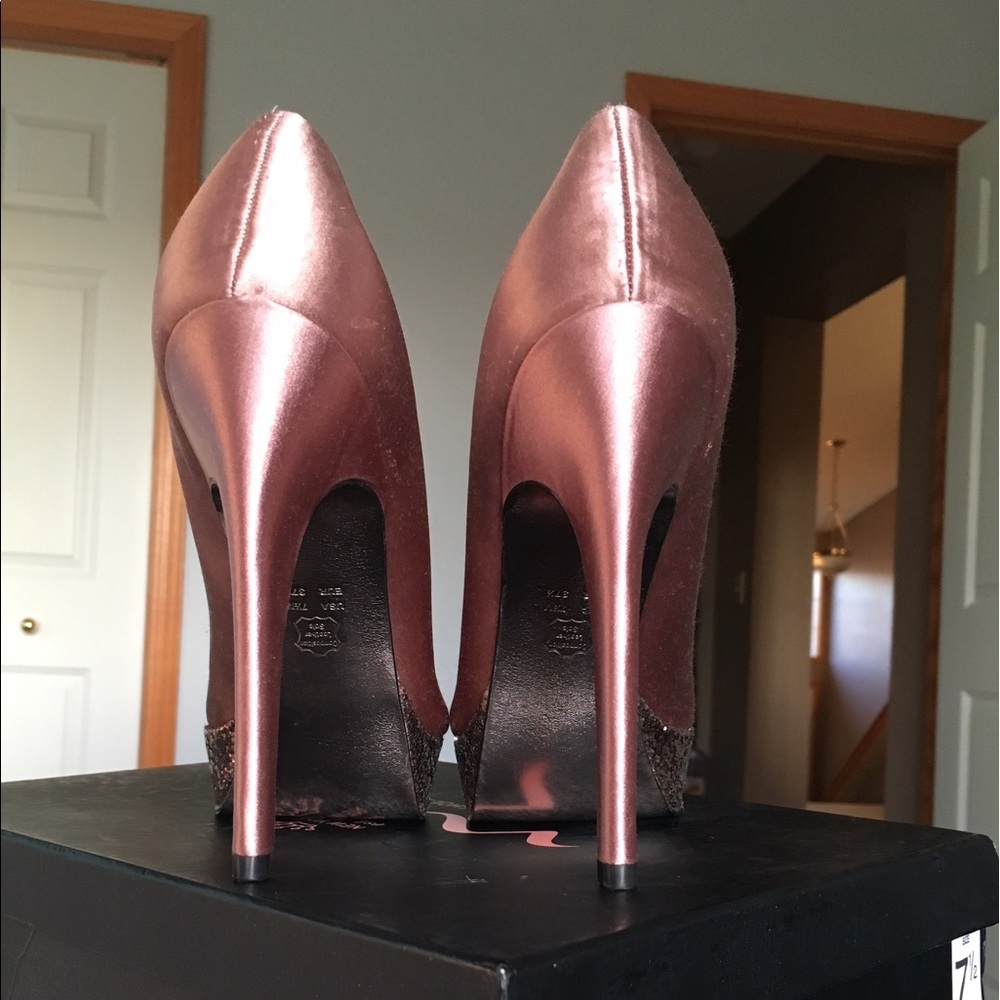 *NEW* Nina Rinalda Pumps - Picture 7 of 7