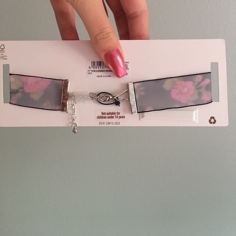 Floral Chocker ❤️ - Picture 2 of 2