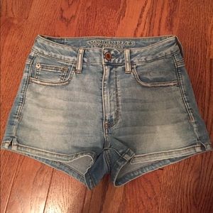 AEO Light Wash Hi-Rise Shortie, size 8