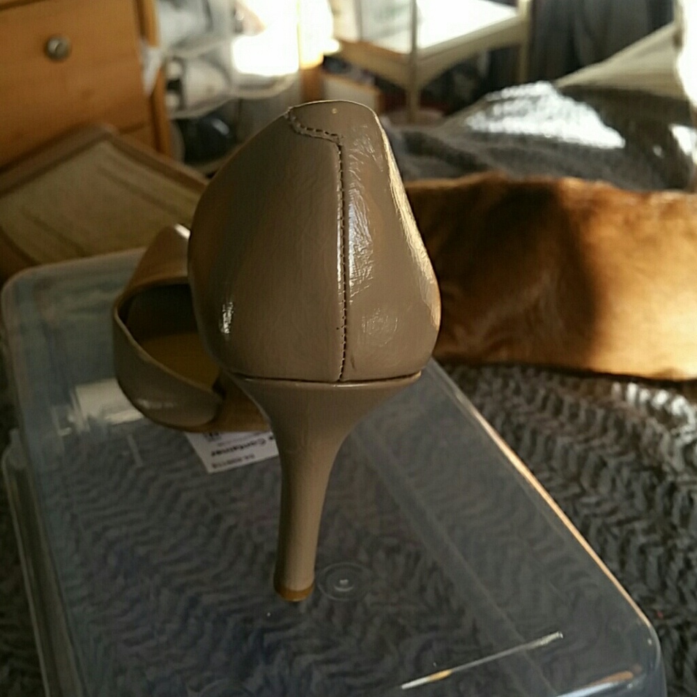 Heels - Picture 3 of 4