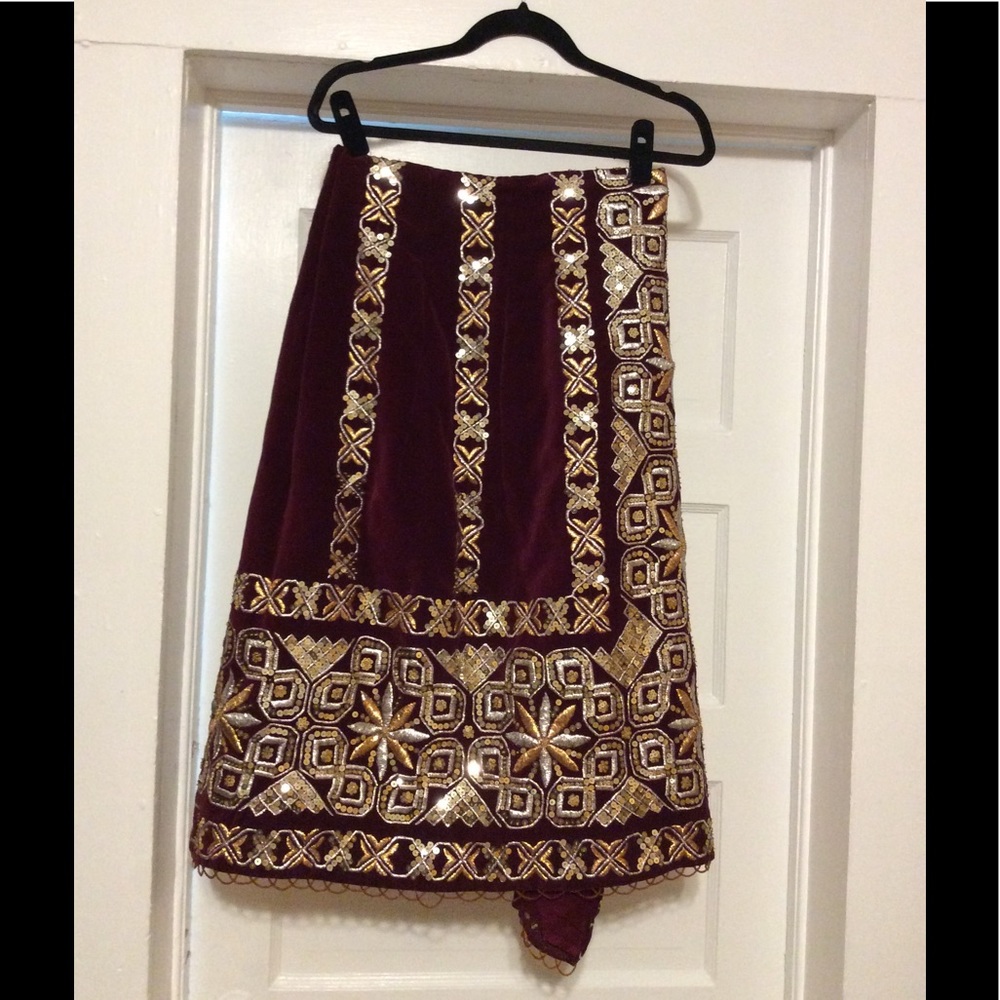 ⭕️CLOSET CLEAR OUT!!⭕️ Vntg brocade velvet skirt