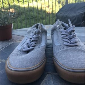 Women's 9/ Mens 7.5 Old Skool Gumsole Grey Suede