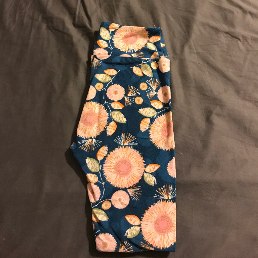 LuLaRoe One Size Floral Leggings