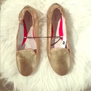 NWT Gap gold leather loafers