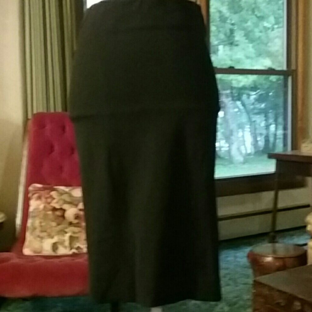 Bebe  XS  sz 0 pencil skirt ruffle inset back  $89