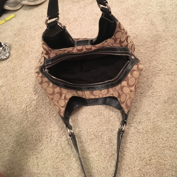 Large coach purse, tote style, 3 large compartment - Picture 3 of 4