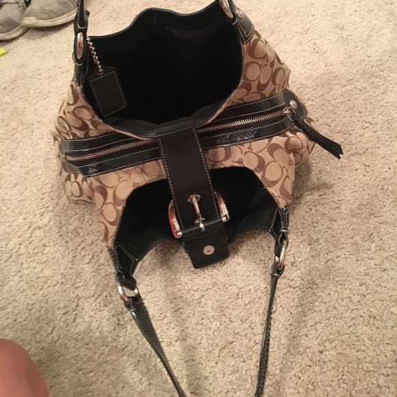 Large coach purse, tote style, 3 large compartment - Picture 4 of 4