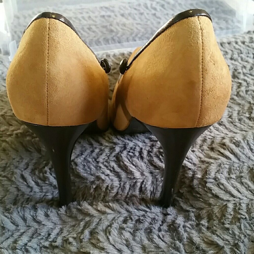 Heels - Picture 3 of 3