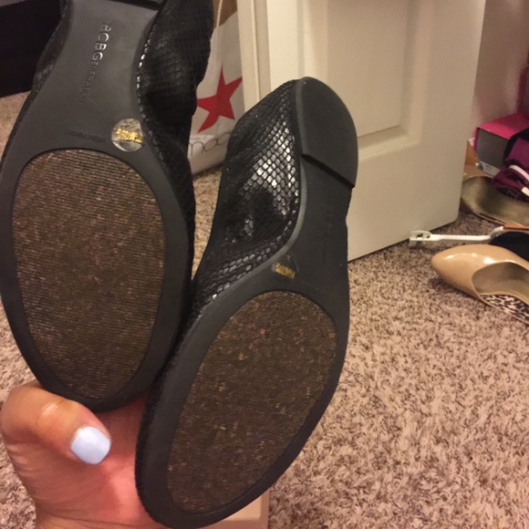 Barely worn BCBG flats - Picture 3 of 3