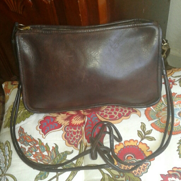 COACH Handbags - VINTAGE COACH BROWN LEATHER SHOULDER CROSSBODY BAG