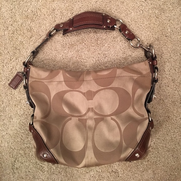 Coach tote, medium size, zipper top - Picture 1 of 4