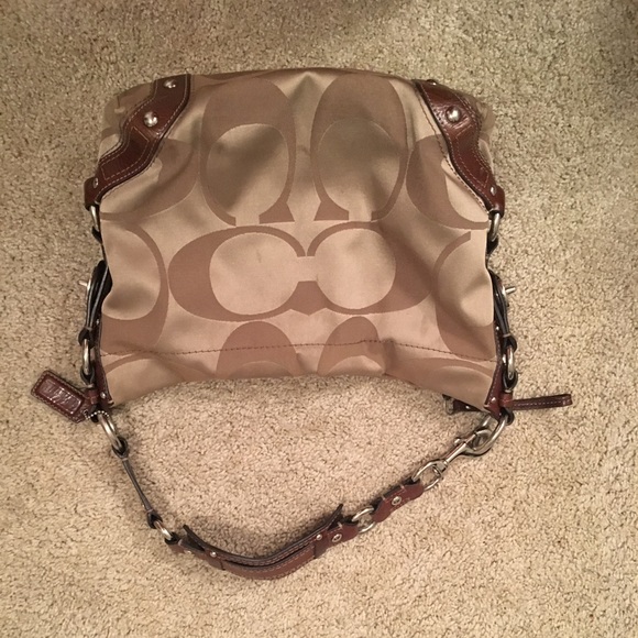 Coach tote, medium size, zipper top - Picture 2 of 4