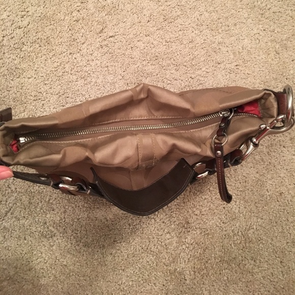 Coach tote, medium size, zipper top - Picture 3 of 4