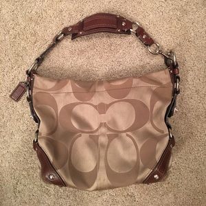 Coach tote, medium size, zipper top