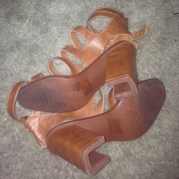 Tan Clogs - Picture 3 of 3