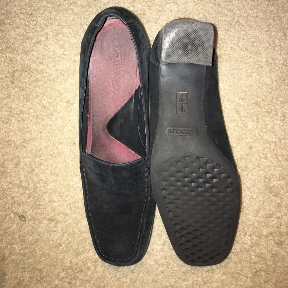 Women's black suede aerosoles