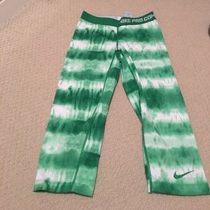 Nike pro crop leggings