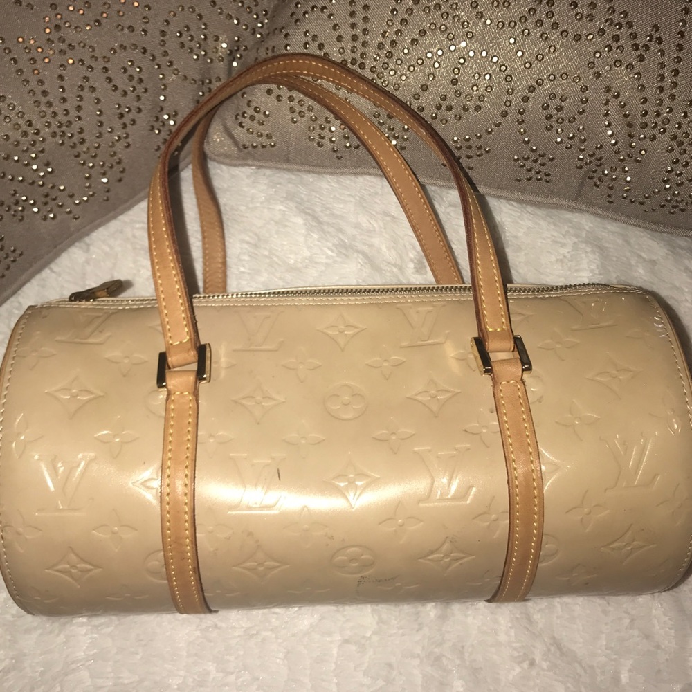 Authentic beige Louis Vuitton Vernis Papillon