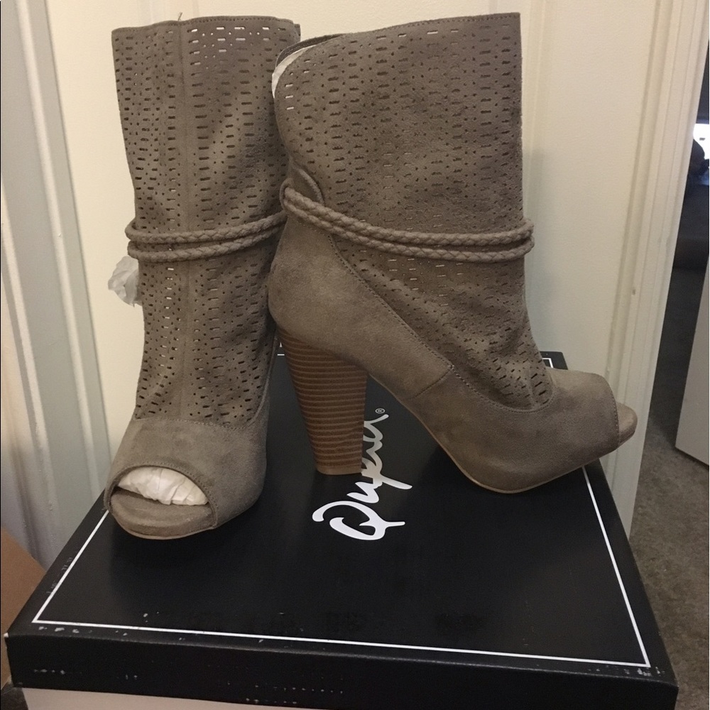 Hot Bootie - Picture 2 of 4