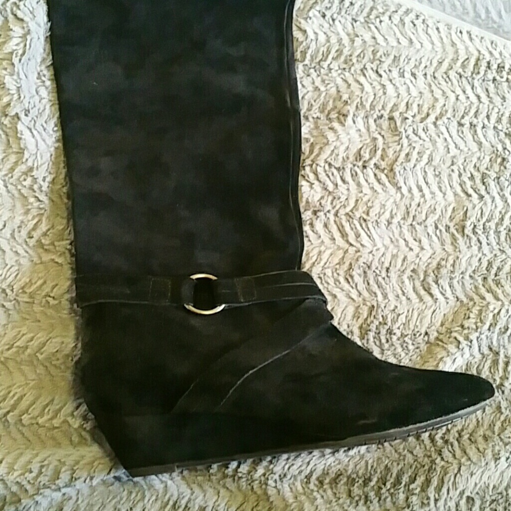 Boots - Picture 2 of 3