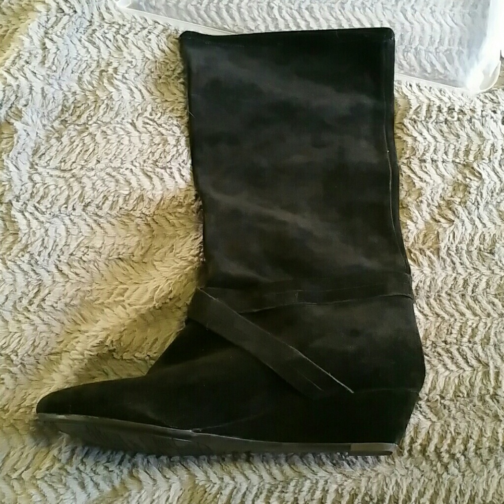 Boots - Picture 3 of 3