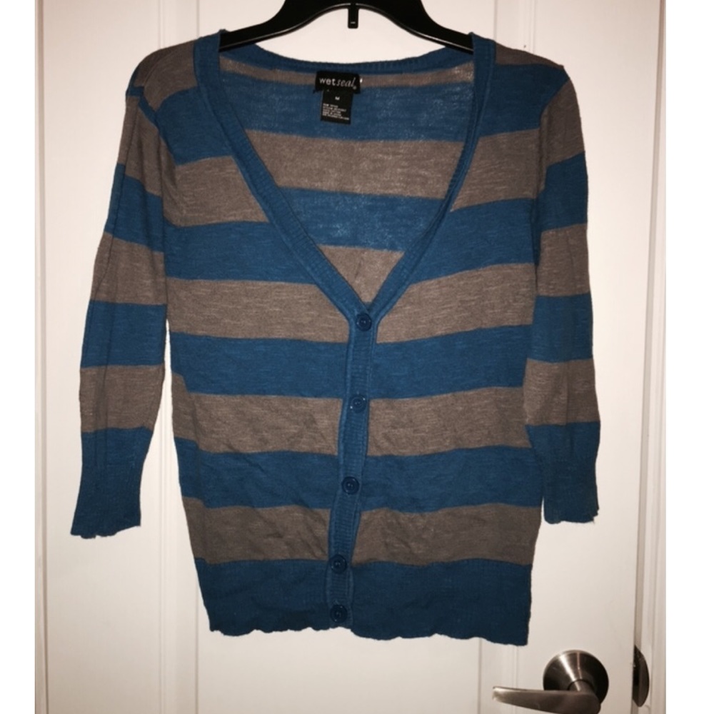 *Bundle* 3 Tops - Picture 2 of 4
