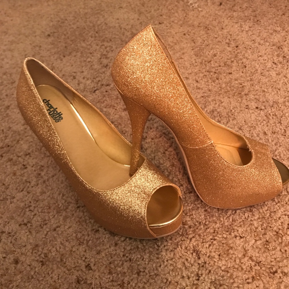 Gold sequin pump