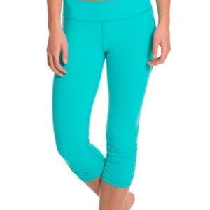 Beyond Yoga Essential Gathered Capris in Teal
