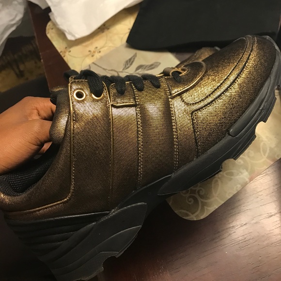 Exclusive gold Chanel runners - Picture 3 of 6