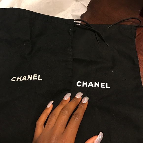 Exclusive gold Chanel runners - Picture 5 of 6