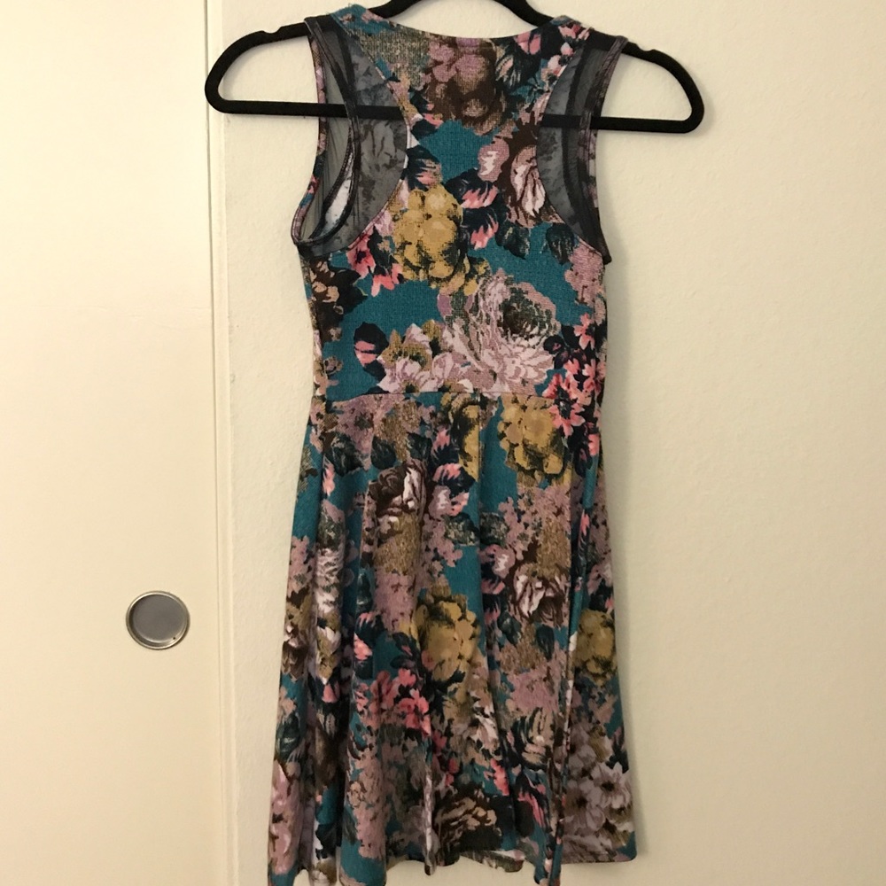 Dress - Picture 2 of 5
