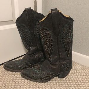 Black Corral boots with beautiful detail!