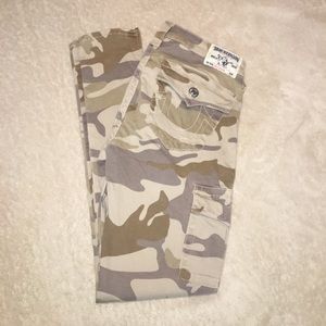 TRUE RELIGION CARGO LEGGING CAMO