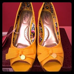Super cute NWT wedges