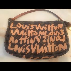Louis Vuitton pochette
