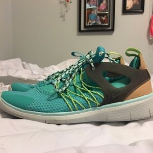 Nike Virtuous Free Run Sneakers