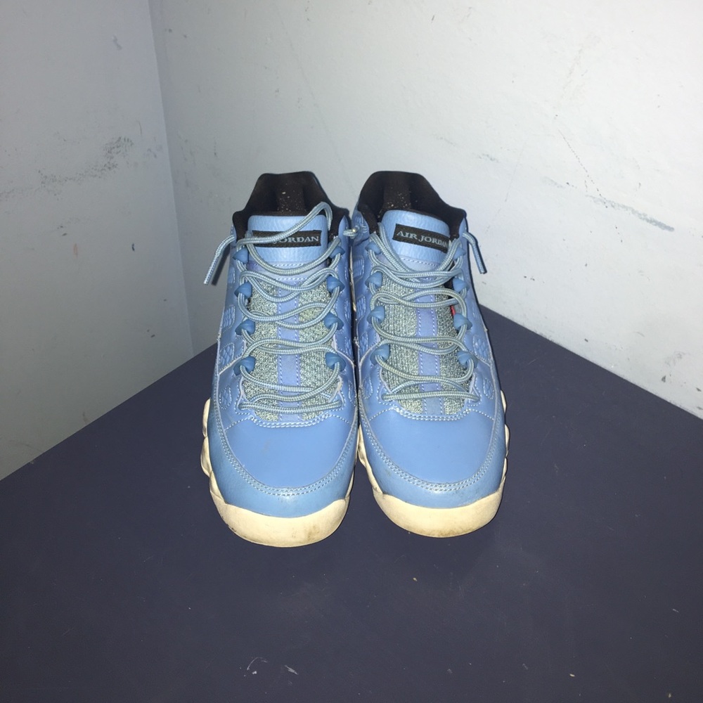 Jordan 9 low Pantone