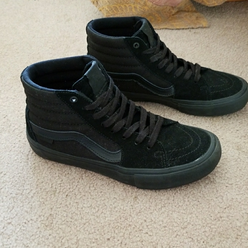 Sk8-hi pro blackout vans