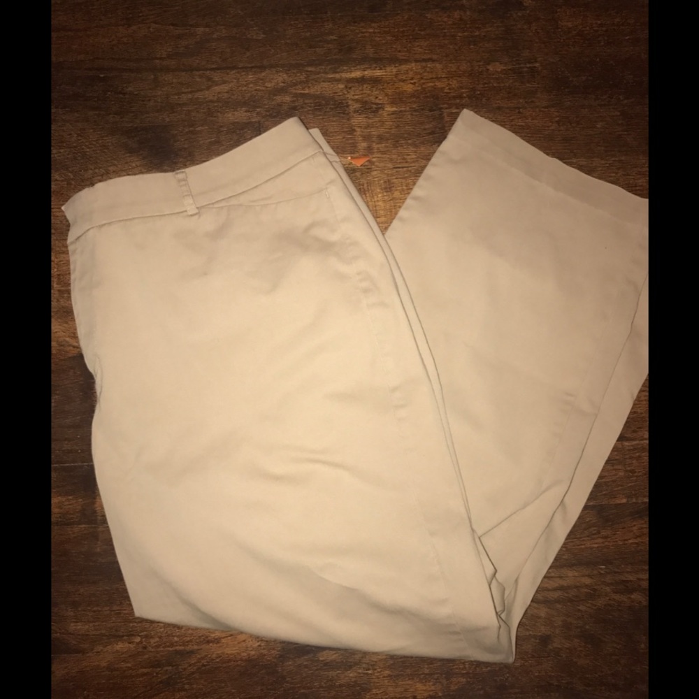 Deck out in these almost new Dockers