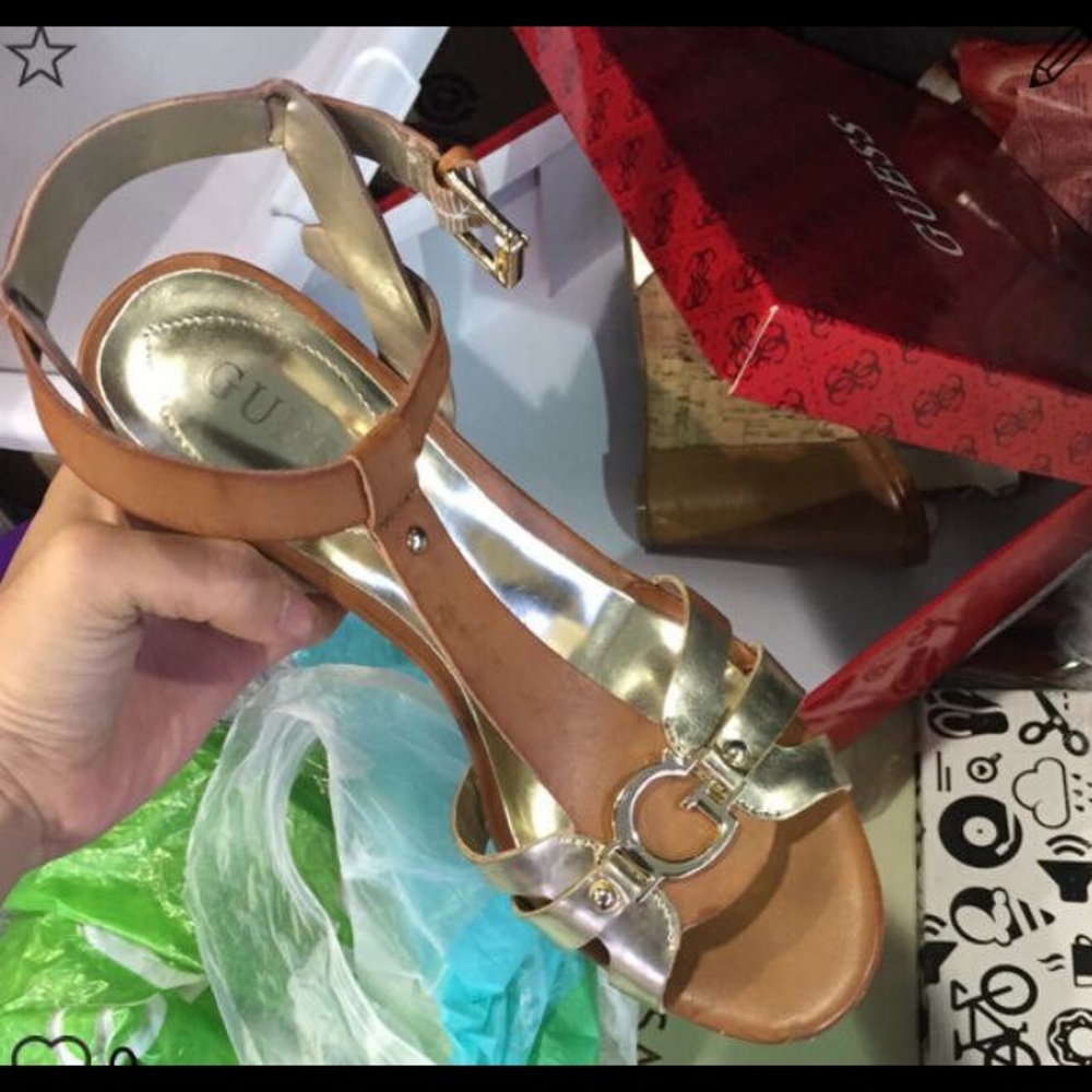 Guess wedges