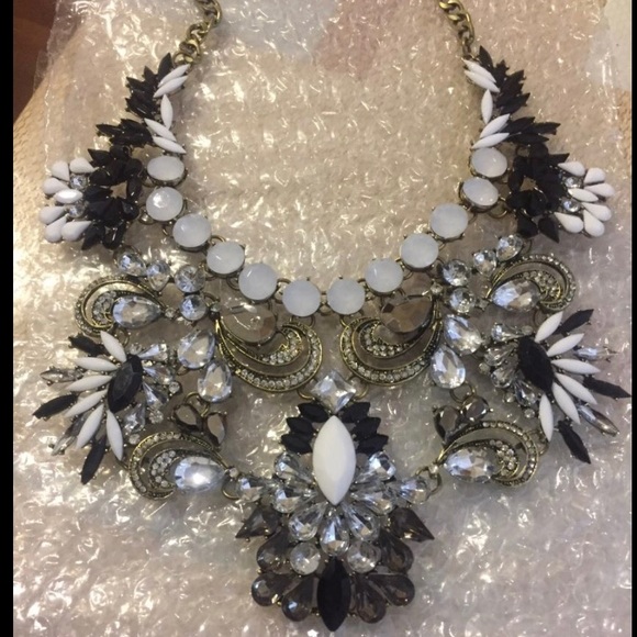 New Beautiful BibBlack and Gray Statement Necklace - Picture 2 of 3