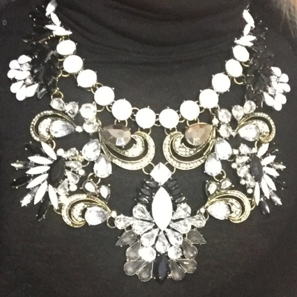 New Beautiful BibBlack and Gray Statement Necklace - Picture 3 of 3