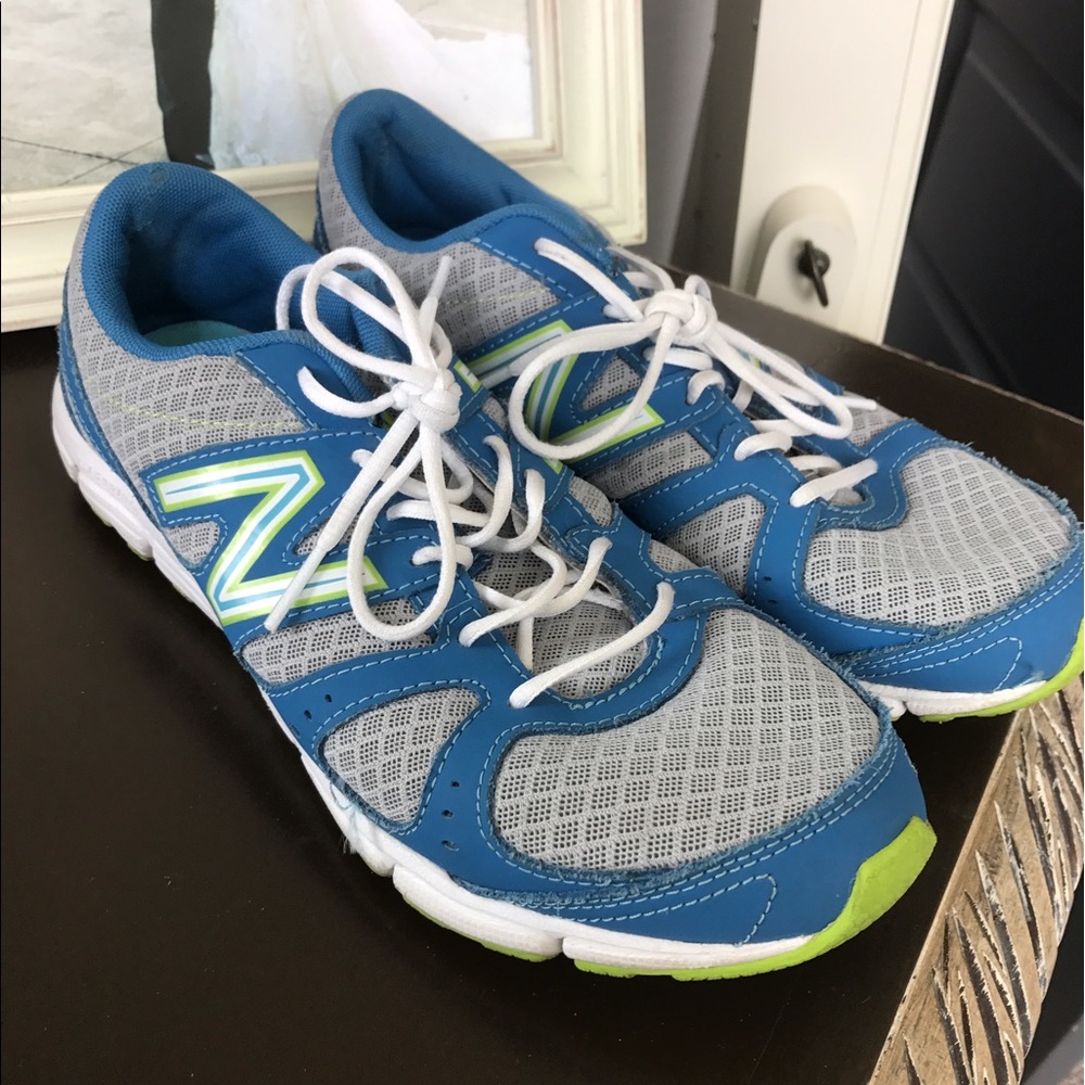 New Balance sneakers size 8 (EUC)