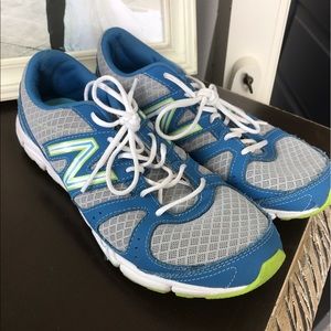 New Balance sneakers size 8 (EUC)