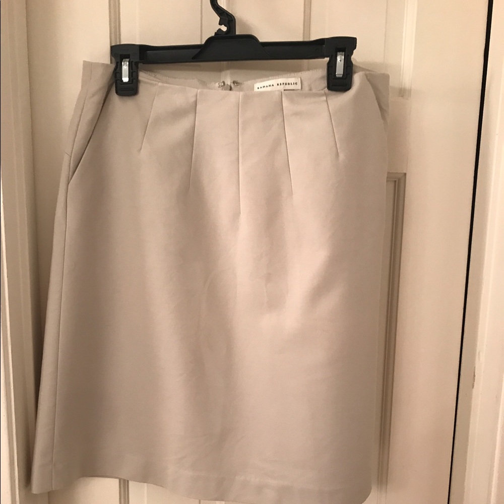 Banana republic size 8 tan skirt