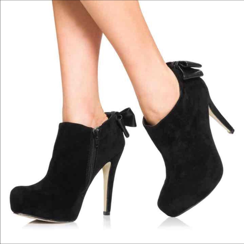 JUSTFAB GREY SUEDE ANKLE BOOTS