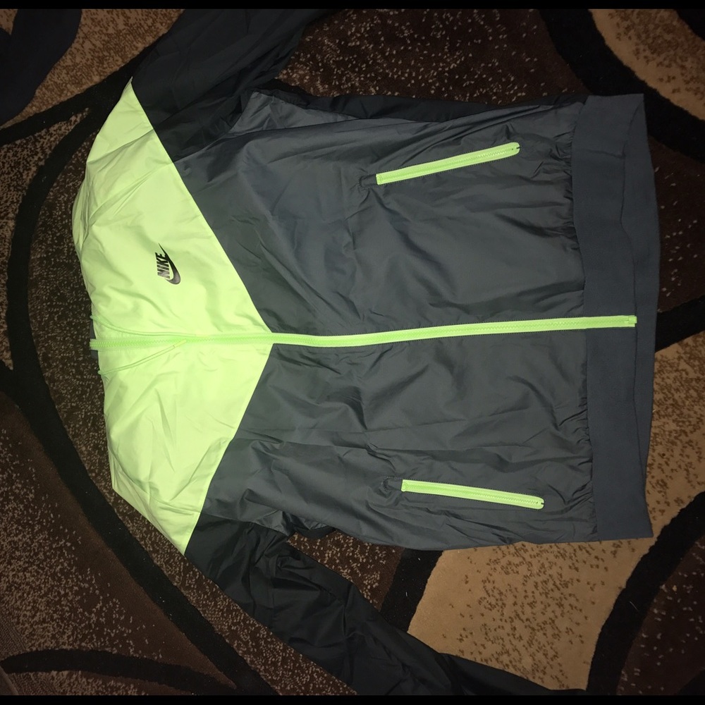 Nike hooded windbreaker